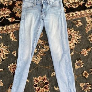 COMFY SKINNY LIGHT BLUE JEANS